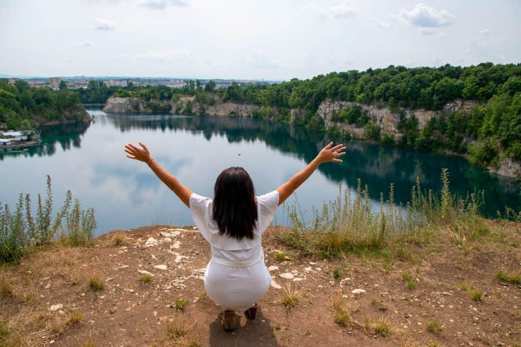 Lake-Hands-Up-Zakrzówek-Krakow-Poland-Dreamsinheels