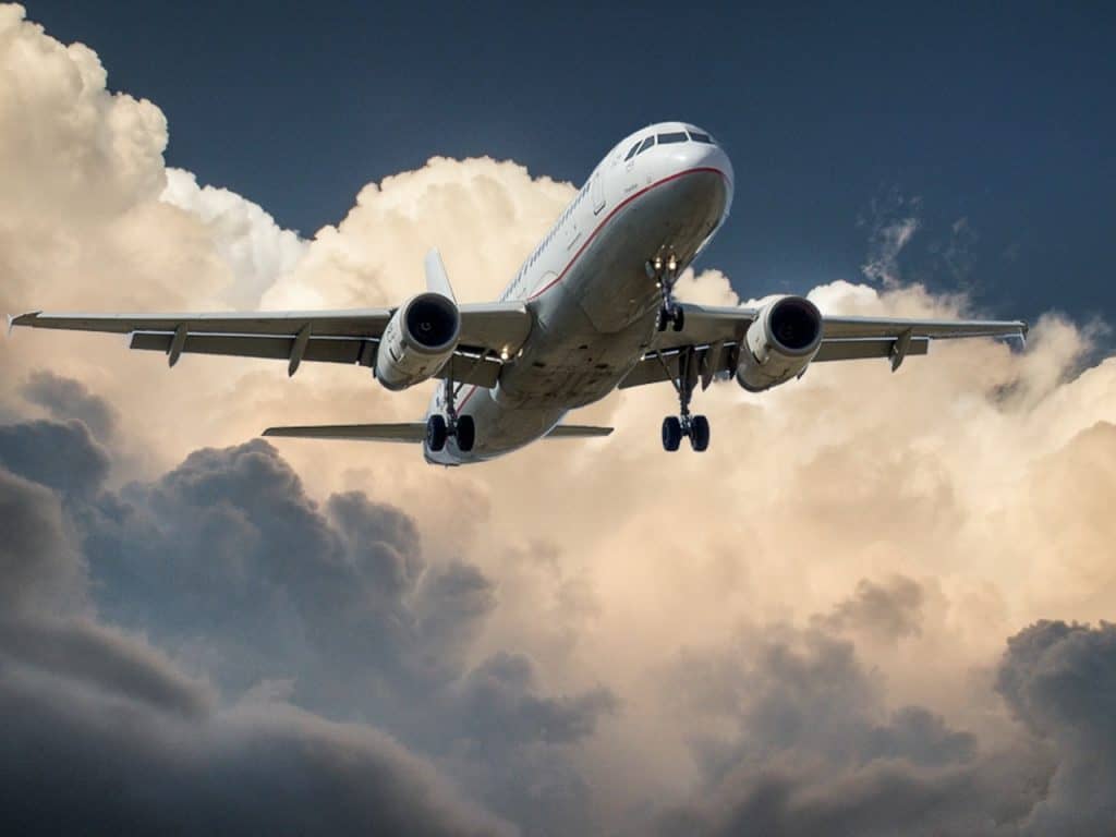 airplane-landing-saving-on-flights