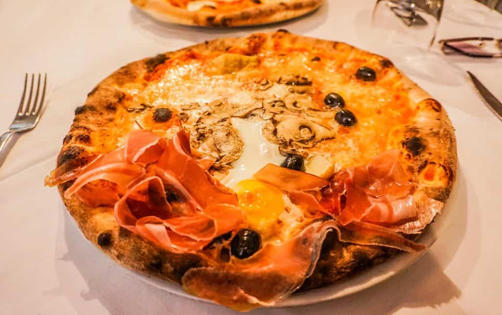 Capricciosa - Ristorante Mamma Roma - Piazza Navona - Rome - Italy - ShegoWandering