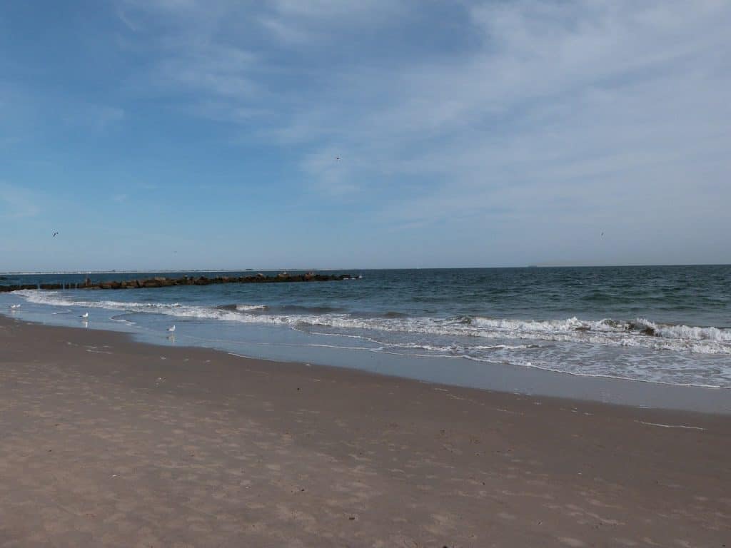 brighton-beach-coney-island-ny-beaches-in-nyc