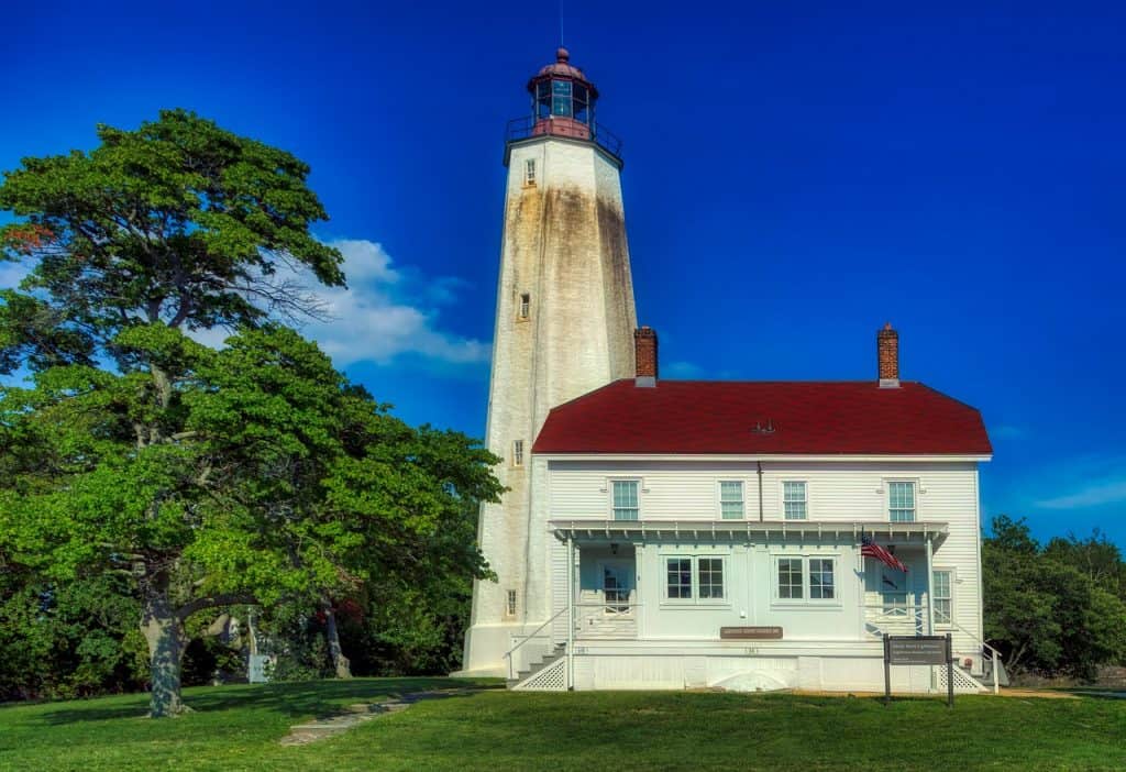 fort-hancock-lighthouse-sandy-hook-new-jersey