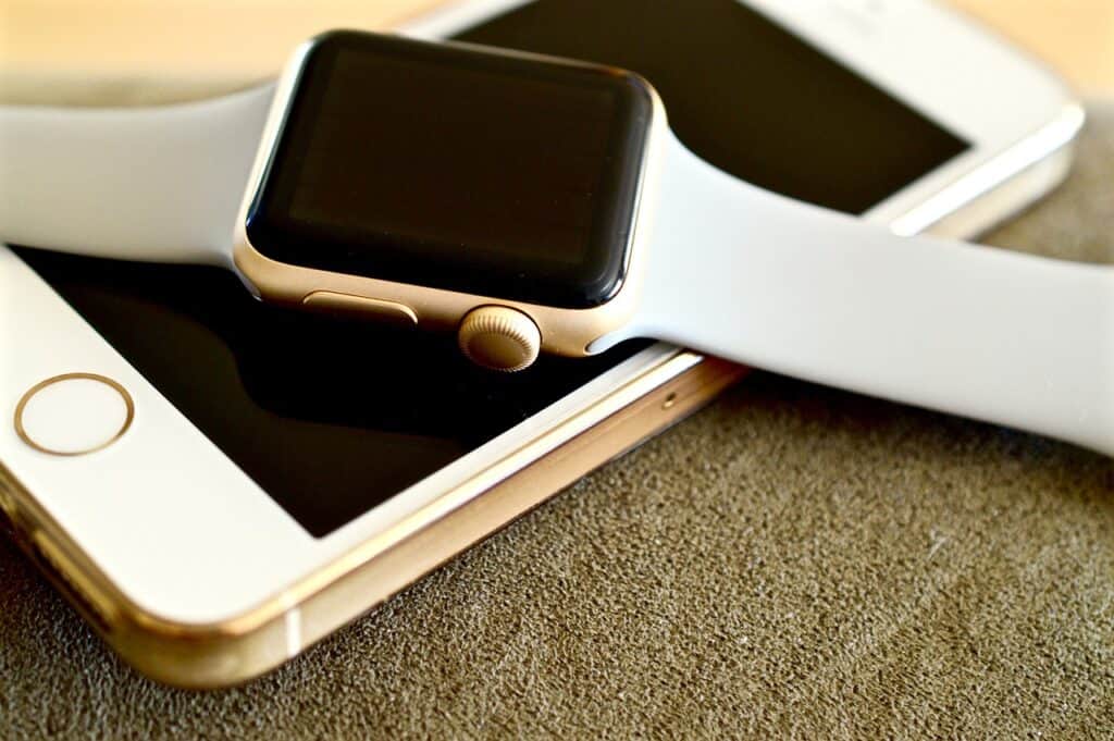 smart-watch-traveling