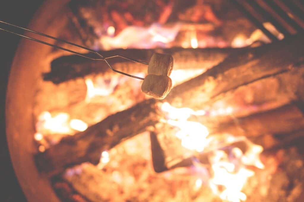 Marshmallows-bonfire-tips