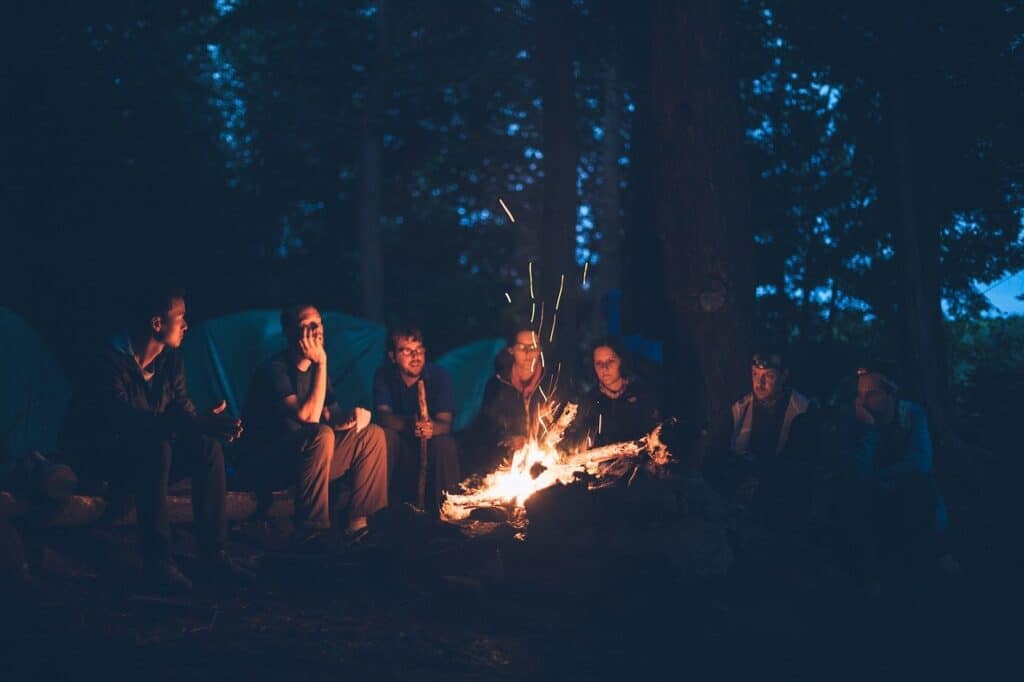 best-tips-for-hosting-a-backyard-bonfire