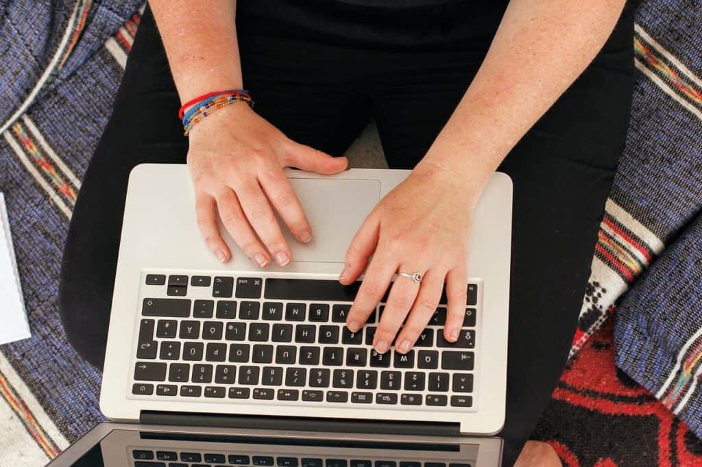 Digital Nomad on the go lifestyle