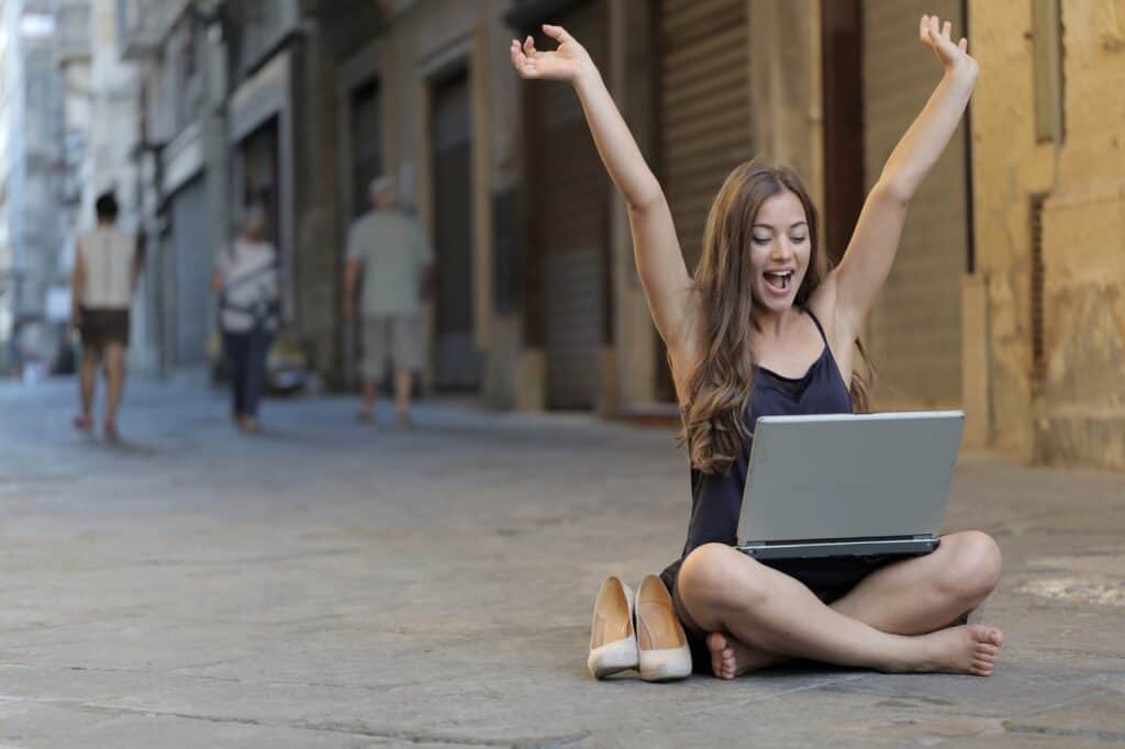 How To Maintain Excellent Customer Service As A Digital Nomad