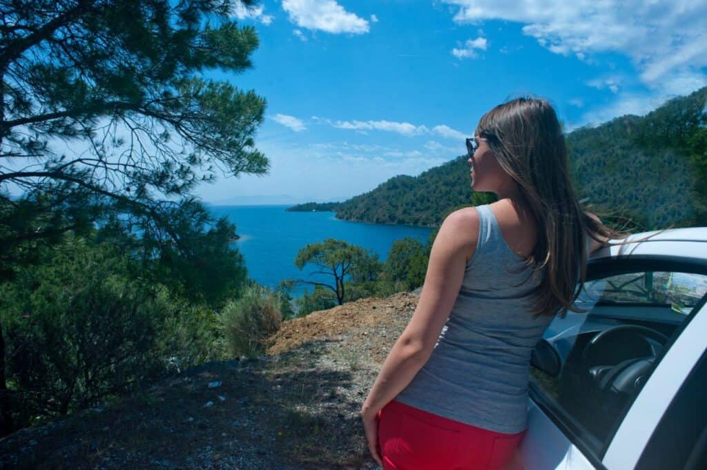 summer-getaway-women-essentials