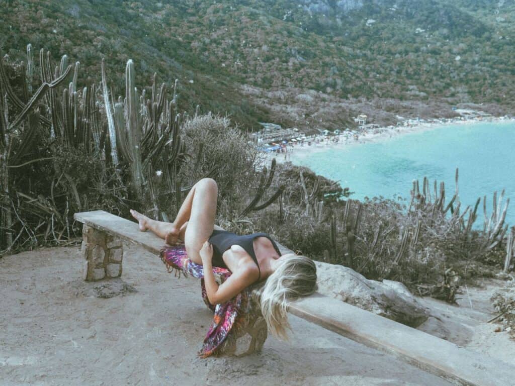 summer-trip-women-essentials