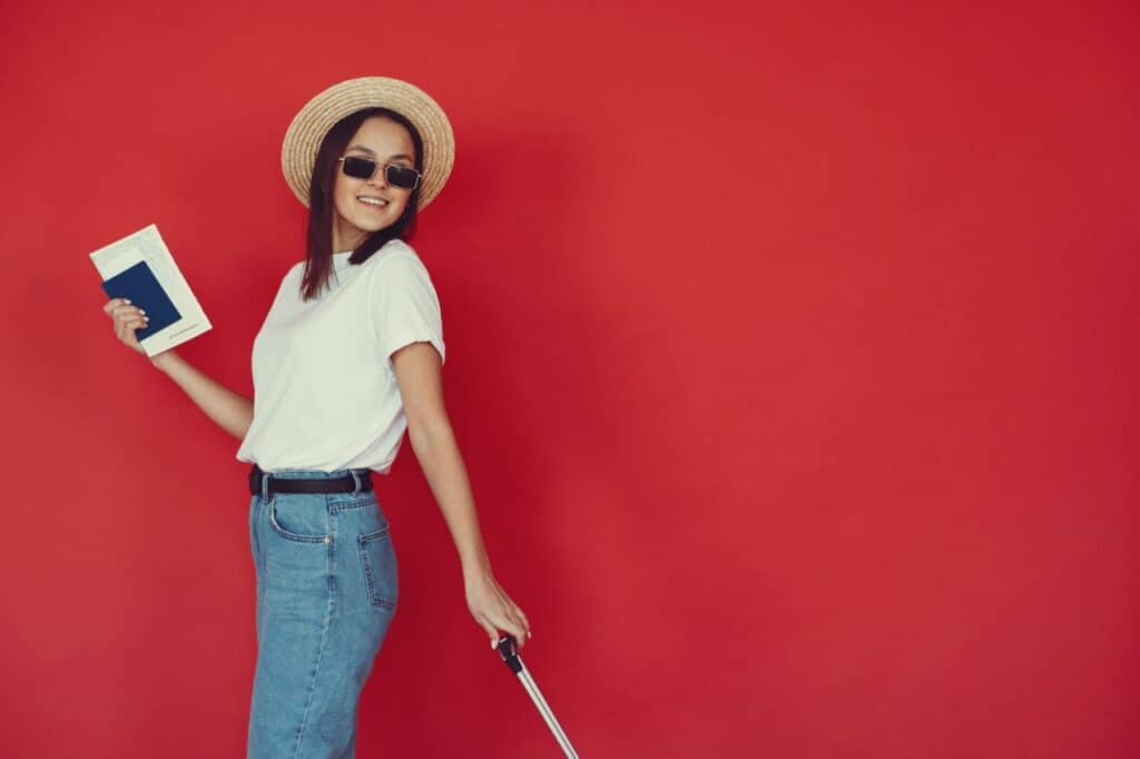 Best Sunglasses to Match Stylish Travel Outfits