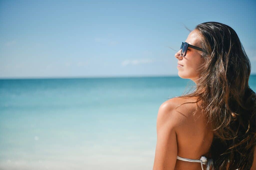 Best Sunglasses to Match Your Stylish Travel Outfits