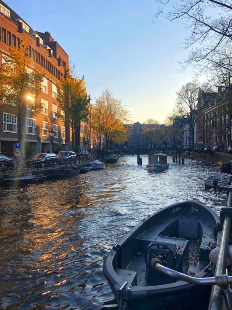 Travelling Thirties - Amsterdam