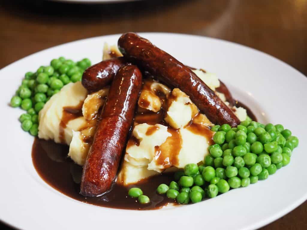 bangers-and mash-popular-foods-in-london-england