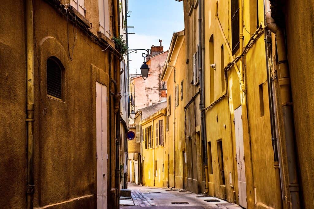 best-solo-travel-in-europe-tips