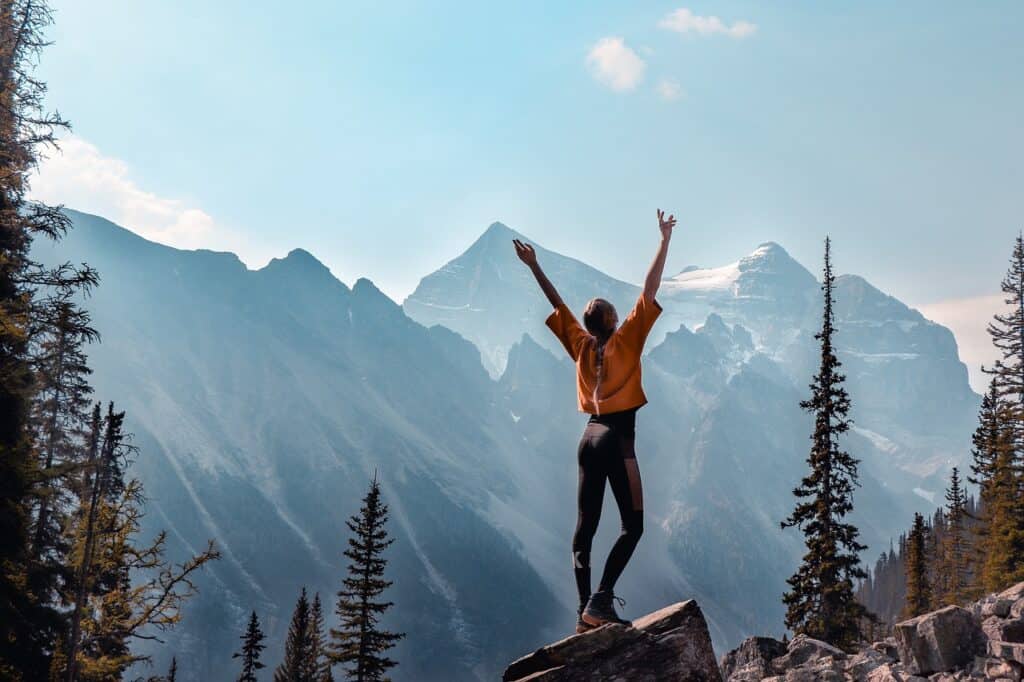 Traveling-solo-as-a-female-travelers-guide