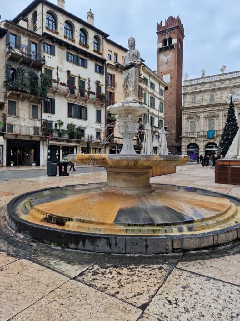 Piazza Erbe - Verona City Centre