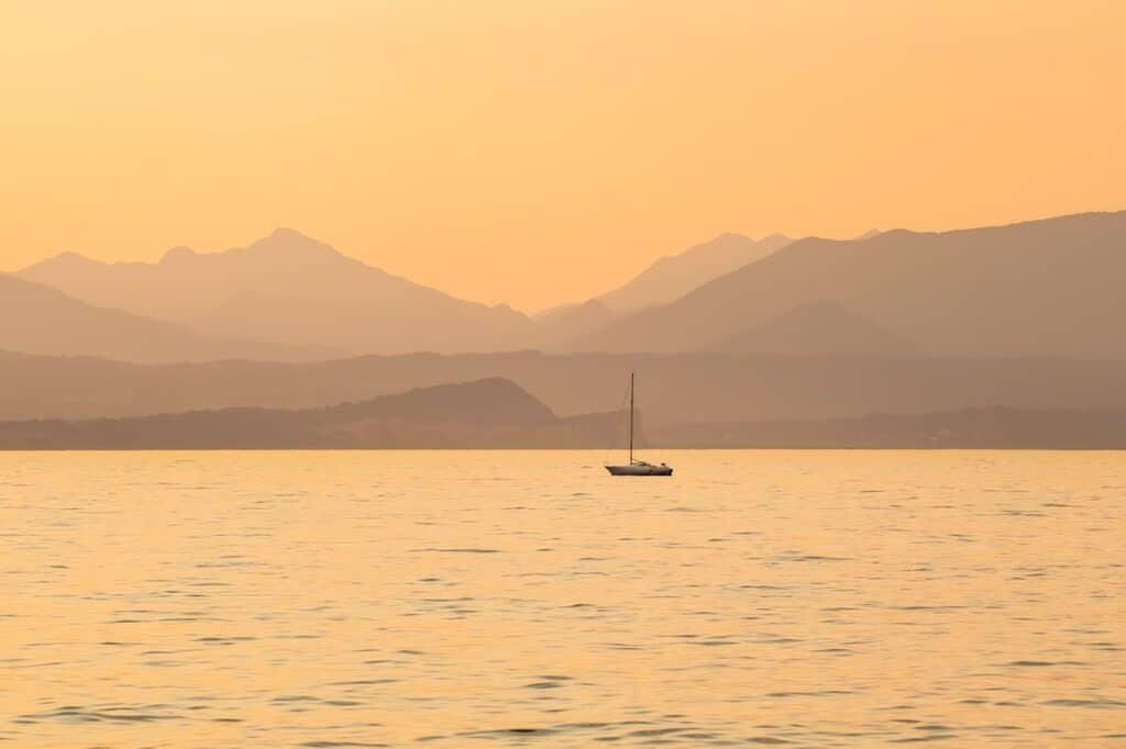 sailboat lake garda italy itinerary